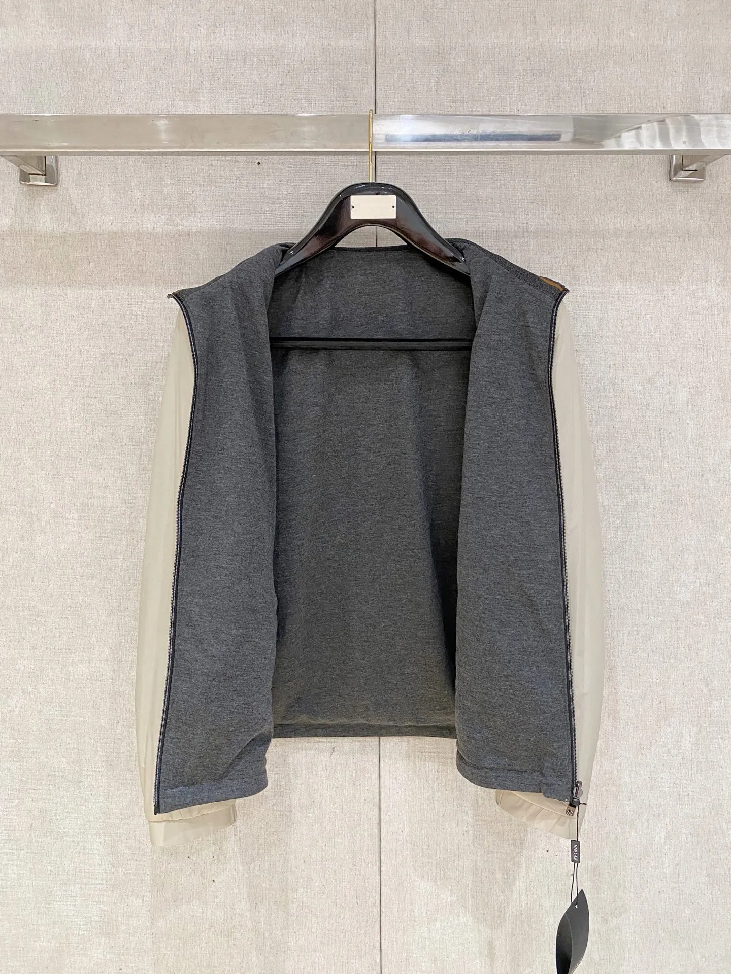 Zegna ： ， ， ， 、 ， ； ， Breathable， ， ， 。 ： ， ， ， ； ， ， ； ， ； logo， ， 。 ： ， ， ； ， ， T 、 、 ； ， ； ， ， ； ， ， 。 ： 、 、 ， ， Versatile 。 ：Cream White、 、Black （ Gray ） Sizes：M-4XL